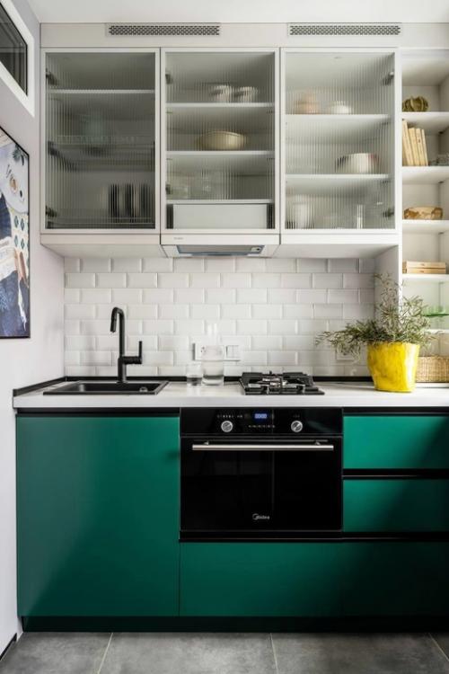 Сказочный мир: в изумруде и бордо. 02