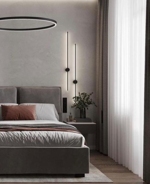 Спальня в серых, спокойных оттенках.