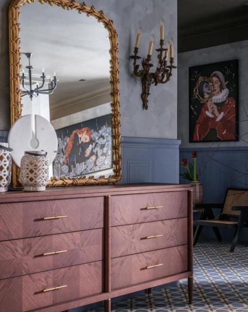 Такой интерьер. Выглядит очень ярко. 01