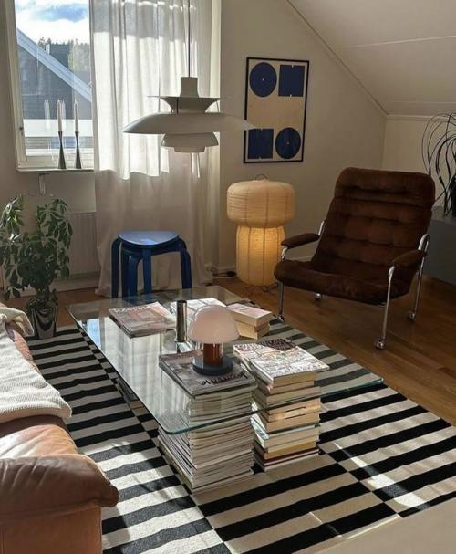 Чёрно-белый ковер - трендовый акцент в любой интерьер. 01