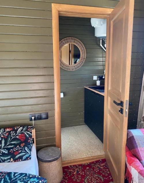 Маленький дом площадью всего 18 м 2. 03