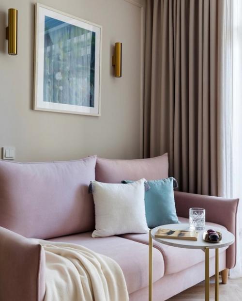 Современная классика в двухкомнатной квартире.