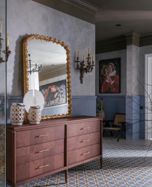 Такой интерьер. Выглядит очень ярко.