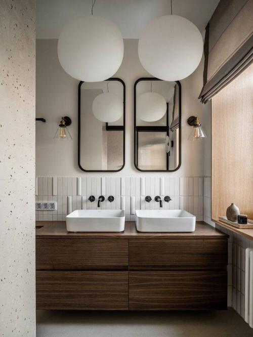 Сталинка с характером: белая кухня и винтажные акценты. 09