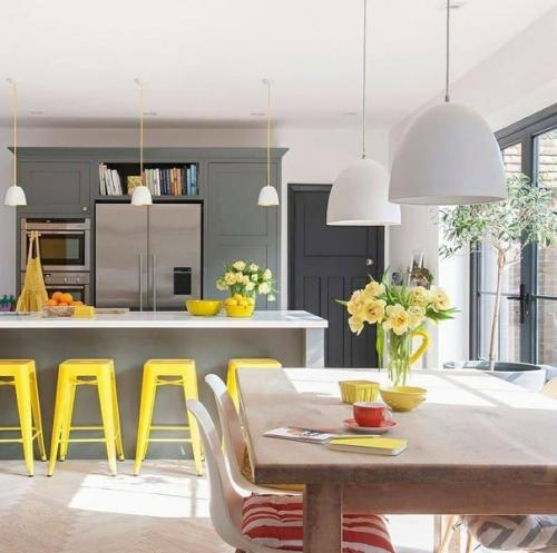 Желтый цвет в сочетании с серым -. 01