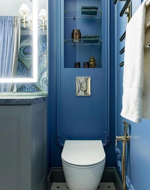 Сложные оттенки синего в оформлении ванной комнаты. 01