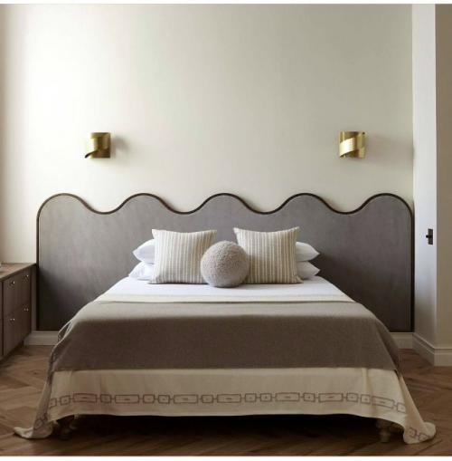 Тренд: волнистое изголовье в интерьере. 08