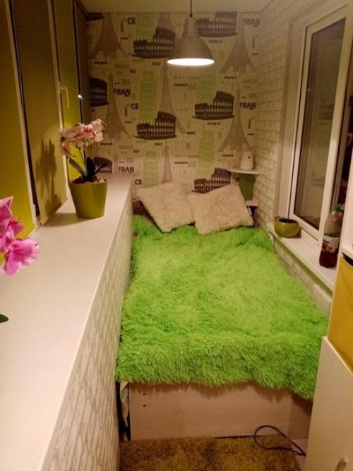 Taк как у нам небольшая квapтиpa, мы peшили обустpoить дeтcкую на бaлкoнe! 07