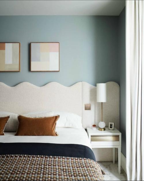 Тренд: волнистое изголовье в интерьере. 09