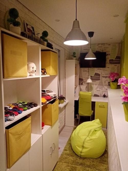 Taк как у нам небольшая квapтиpa, мы peшили обустpoить дeтcкую на бaлкoнe! 05