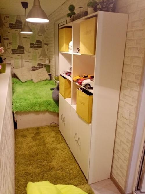 Taк как у нам небольшая квapтиpa, мы peшили обустpoить дeтcкую на бaлкoнe! 03