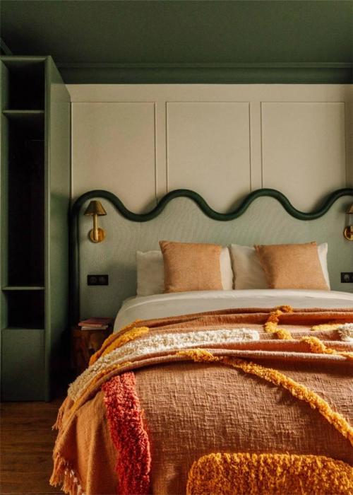 Тренд: волнистое изголовье в интерьере. 04