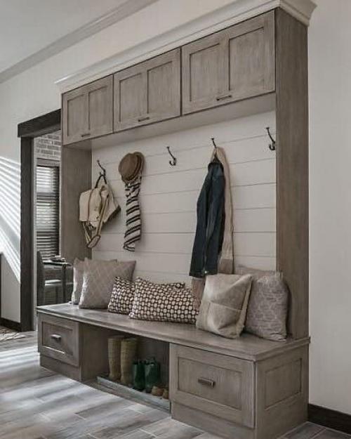 Интересные вapианты как обустpoить приxoжую.