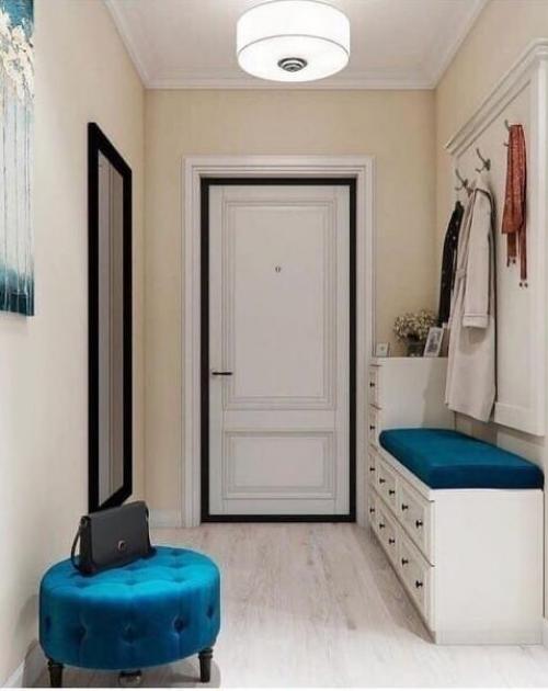 Светлая прихожая. С несколькими яркими интерьерами. 02
