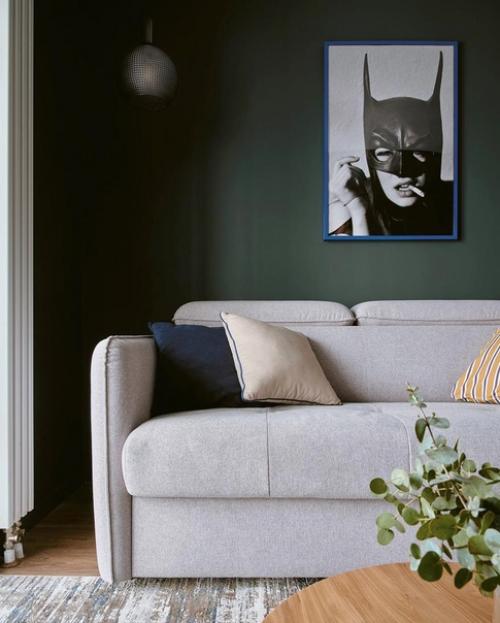 Когда владельцы делали ремонт в этой небольшой квартире, они знали, что она будет сдаваться. 01