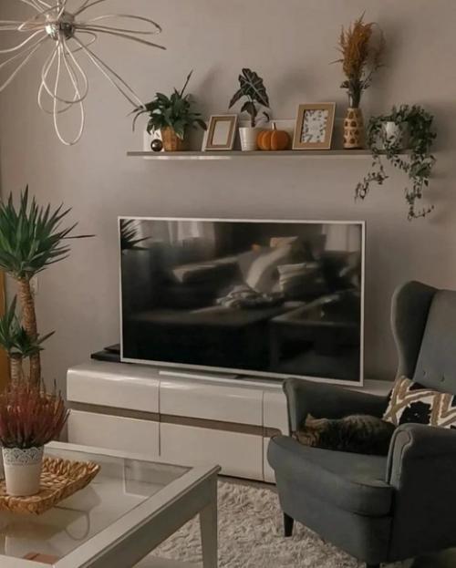 Мне очень импонируют такие светлые, теплые интерьеры, со множеством уютного декора. 03