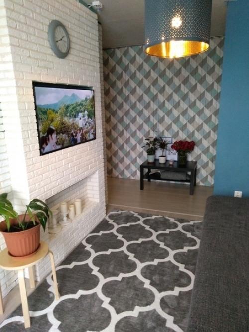 Очень миленько!  Ковёр только лишнюю пестроту добавляет, но всё равно очень уютно. 03