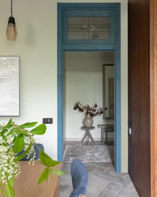 В небольшом доме удалось организовать. 01