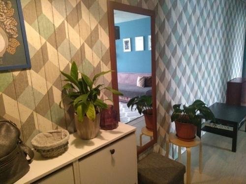 Очень миленько!  Ковёр только лишнюю пестроту добавляет, но всё равно очень уютно. 07