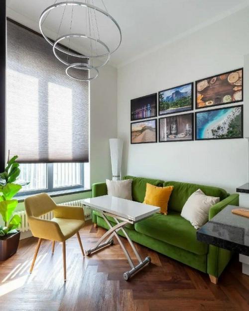 Яркие акценты в спокойной студии. 01