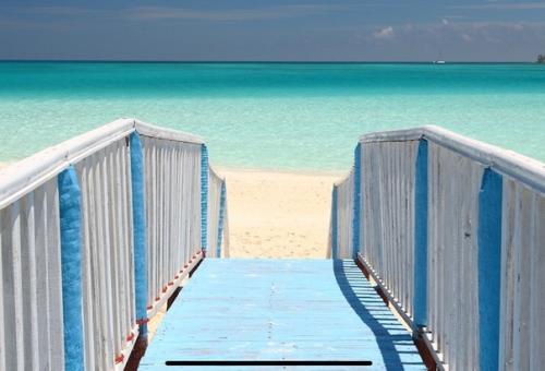 Гостиная в оттенках синего о море напоминает. 03