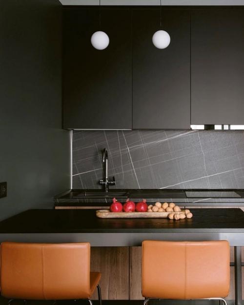 Когда владельцы делали ремонт в этой небольшой квартире, они знали, что она будет сдаваться.