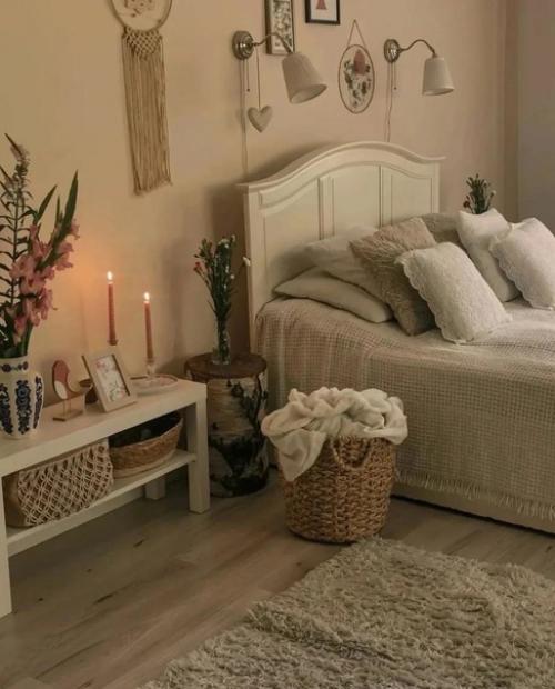 Мне очень импонируют такие светлые, теплые интерьеры, со множеством уютного декора.