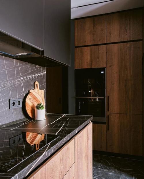 Когда владельцы делали ремонт в этой небольшой квартире, они знали, что она будет сдаваться. 02