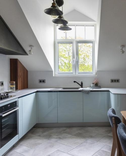 В небольшом доме удалось организовать. 02