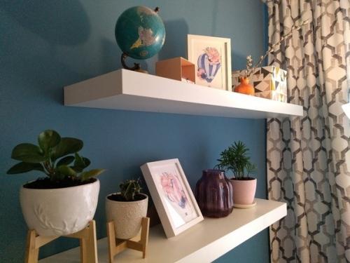 Очень миленько!  Ковёр только лишнюю пестроту добавляет, но всё равно очень уютно. 02