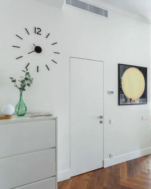 Яркие акценты в спокойной студии. 07