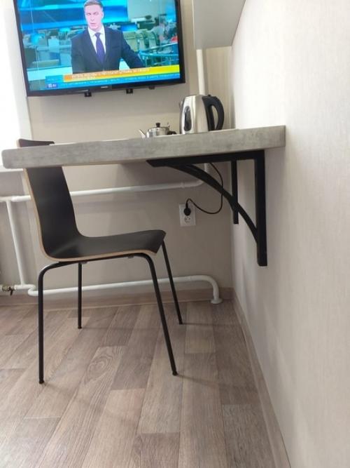 Только закончили ремонт на нашей маленькой кухне. 04