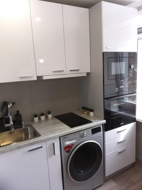 Только закончили ремонт на нашей маленькой кухне. 06