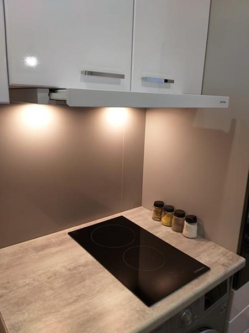 Только закончили ремонт на нашей маленькой кухне. 05