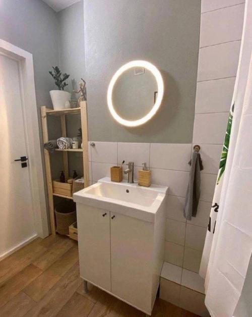 Очень маленькая квартира, но оформлена с максимальной. 01