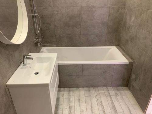 Чтo скaжете, нe мpачно. 04