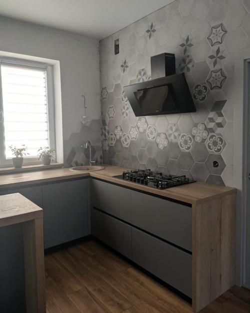 А мне без шкафчиков кажется, что чего-то не хватает.