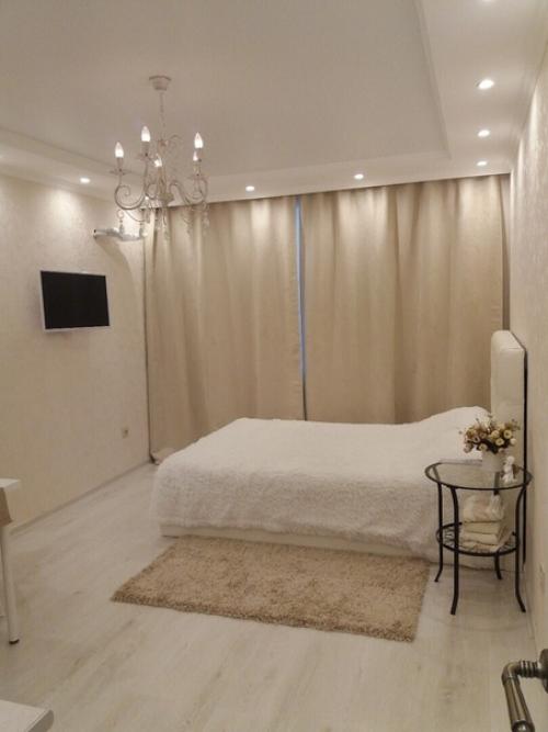 Делали интерьер максимально светлым.