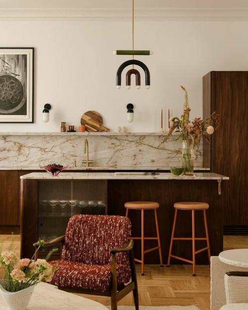 Квартира в историческом доме для семьи с ребенком и собакой. 01