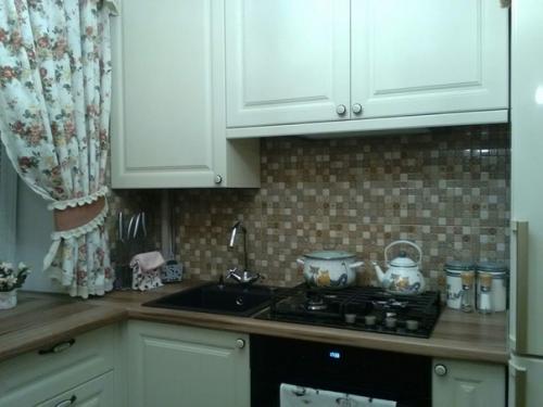 Оцените, как мы обновили нашу маленькую кухню. 04