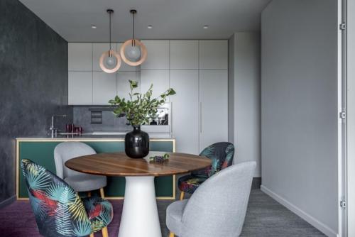 Двухкомнатная квартира 81 м для молодой пары, жаждущей цветовых экспериментов. 02