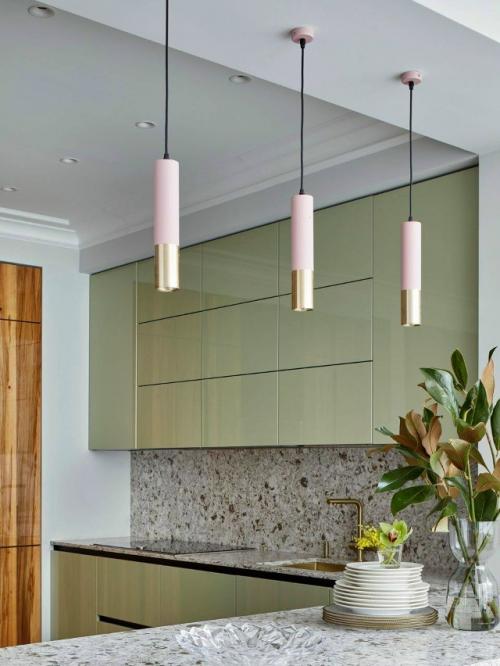 Закатный розовый и свежая зелень. 01