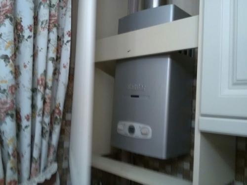 Оцените, как мы обновили нашу маленькую кухню. 01