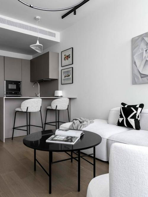 Монохромная квартира для студентки с нестандартными решениями. 01