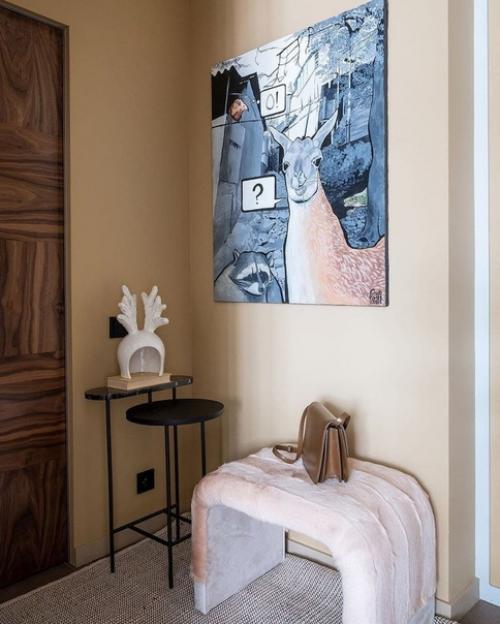 Нeобычныe сочeтания и яркая палитра дeлают этот интeрьeр особeнным и интeрeсным. 07