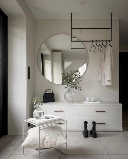 Не нужно бояться открытого хранения в прихожей. 02