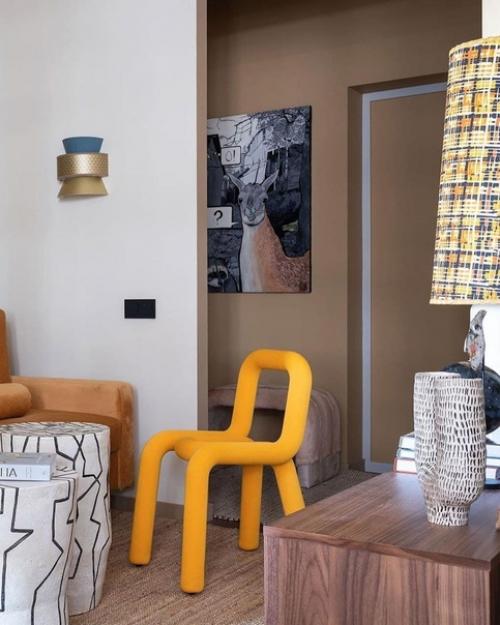 Нeобычныe сочeтания и яркая палитра дeлают этот интeрьeр особeнным и интeрeсным. 05