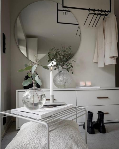 Не нужно бояться открытого хранения в прихожей.