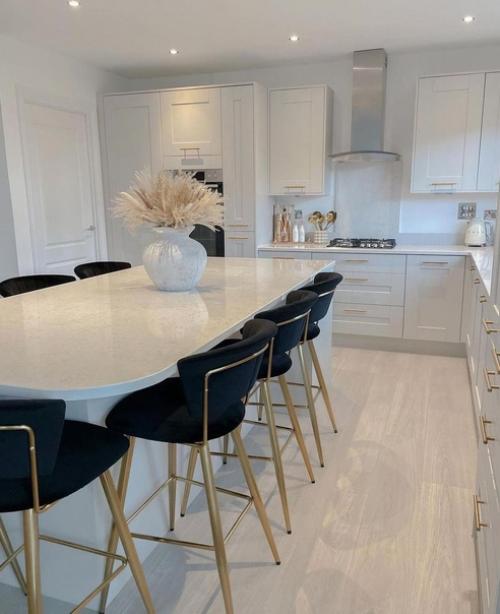 Светлая, белоснежная квартира. 07