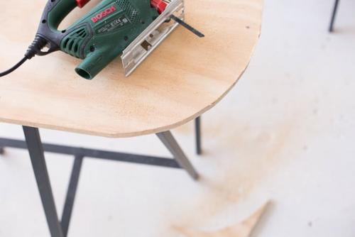 Простой столик - стойка из фанеры. 02